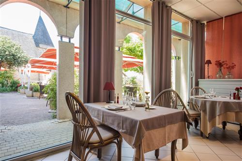 Logis l'ermitage hotel & restaurant à Saulges en Mayenne